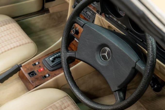 2025 Mercedes-benz 380