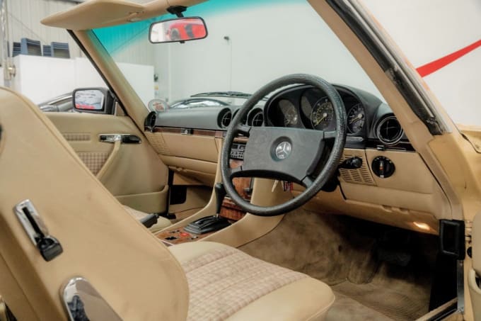 2025 Mercedes-benz 380