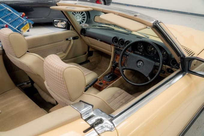 2025 Mercedes-benz 380