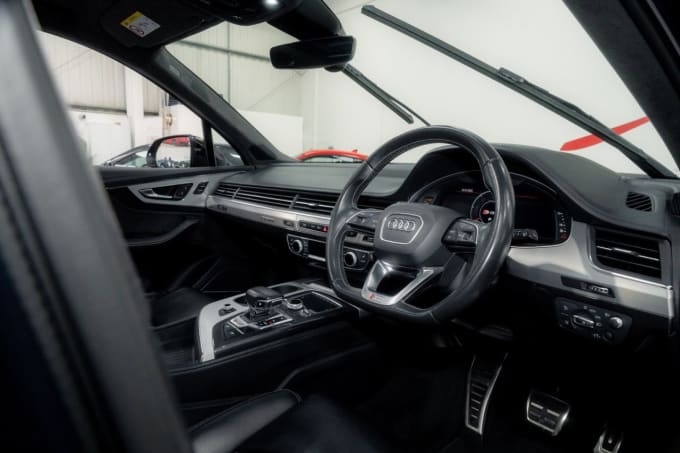 2025 Audi Sq7