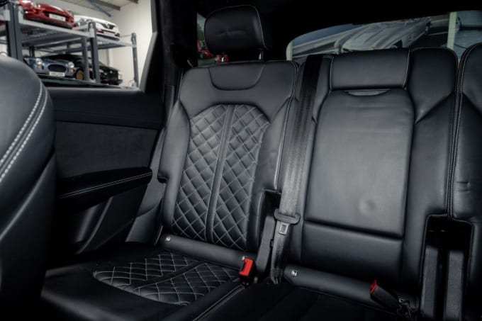 2025 Audi Sq7
