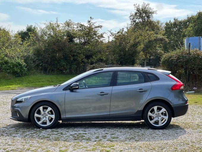 2024 Volvo V40