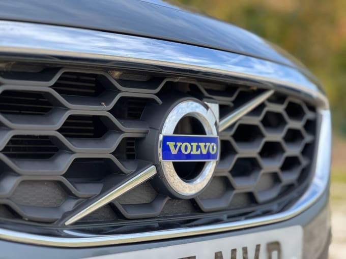 2024 Volvo V40