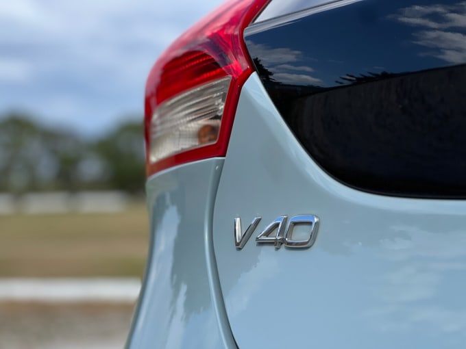 2025 Volvo V40