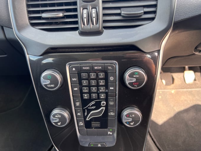 2025 Volvo V40
