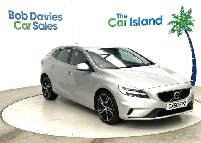 2025 Volvo V40