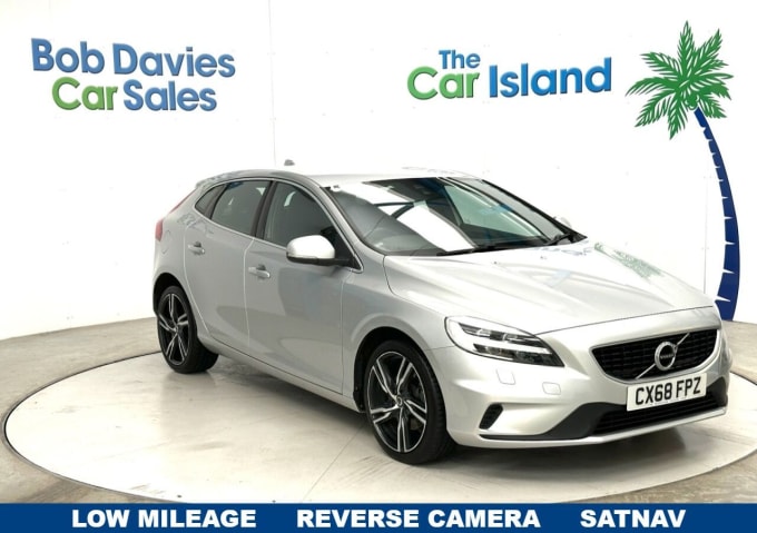 2025 Volvo V40