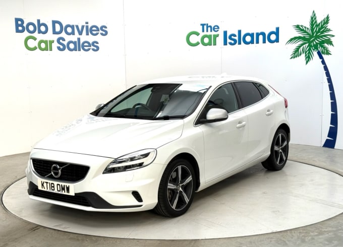 2025 Volvo V40