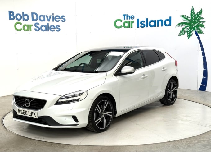 2025 Volvo V40