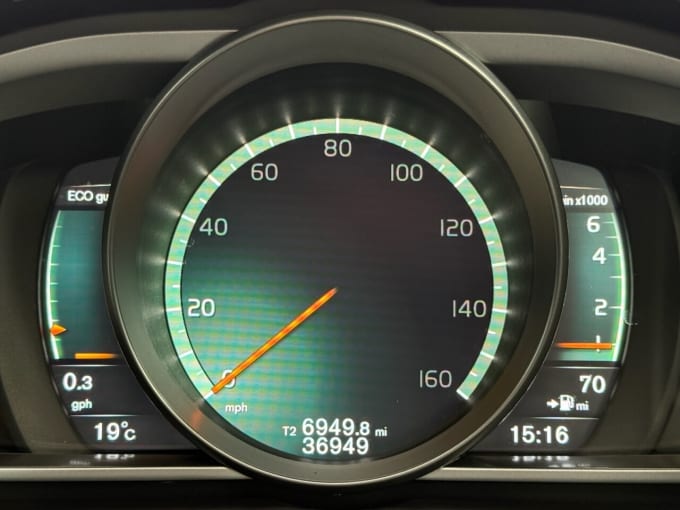 2025 Volvo V40
