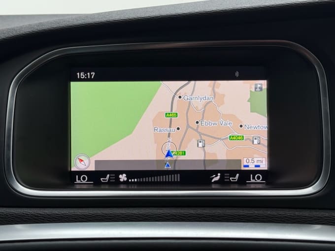 2025 Volvo V40