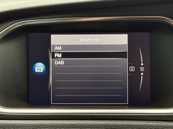 2025 Volvo V40