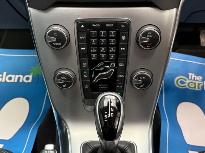 2025 Volvo V40