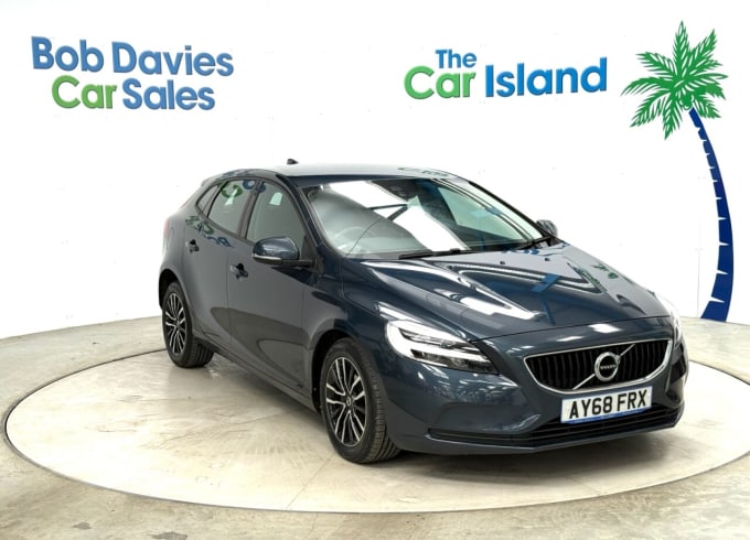 2025 Volvo V40