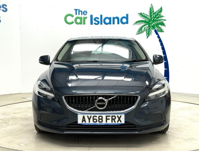 2025 Volvo V40