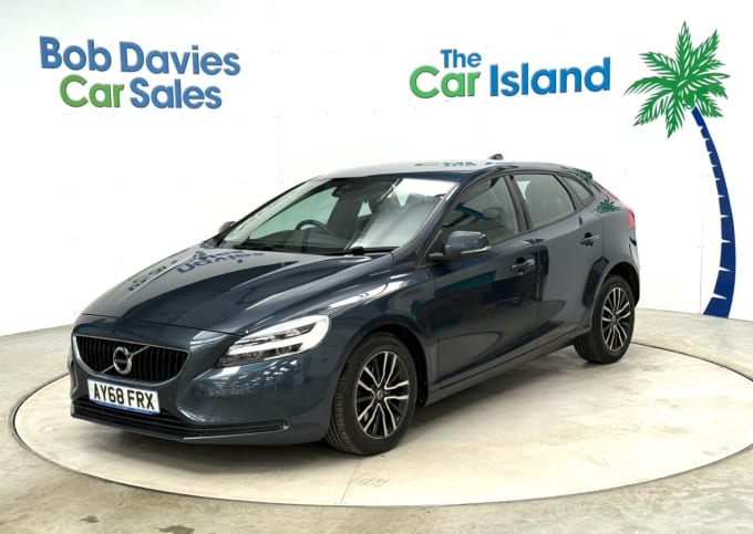 2025 Volvo V40