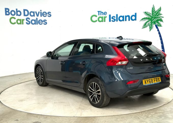2025 Volvo V40