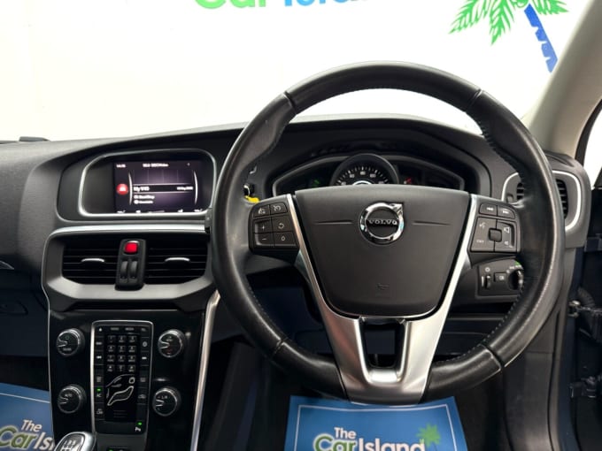 2025 Volvo V40