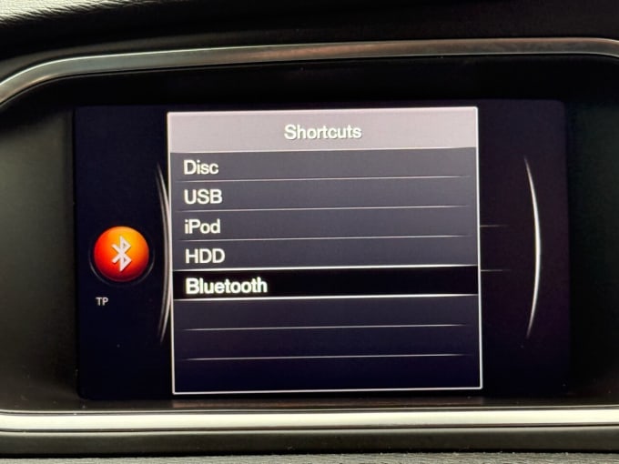 2025 Volvo V40