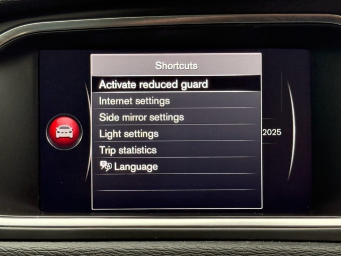 2025 Volvo V40