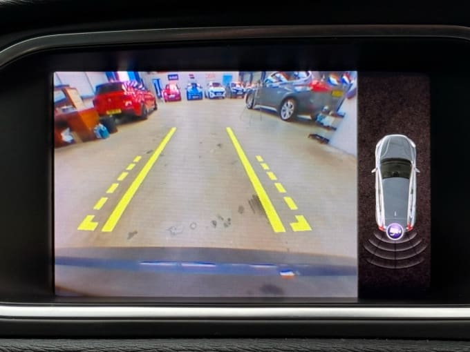 2025 Volvo V40