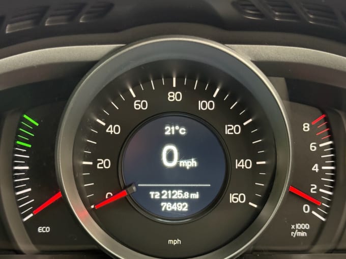 2025 Volvo V40