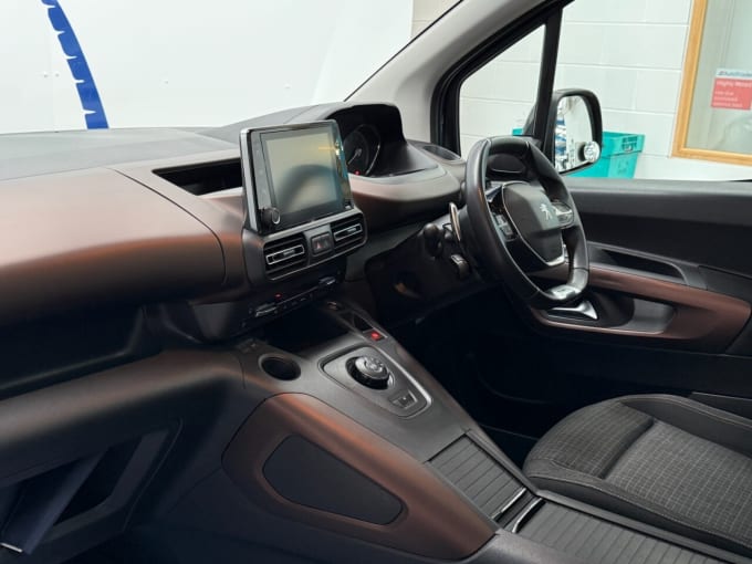 2025 Peugeot Rifter