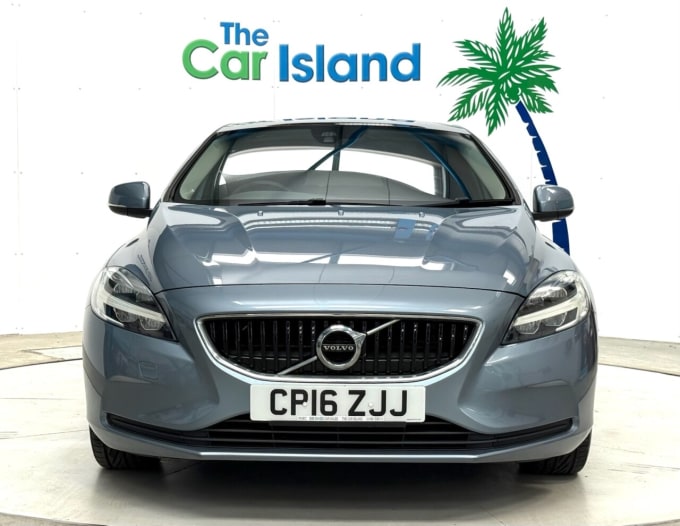 2025 Volvo V40
