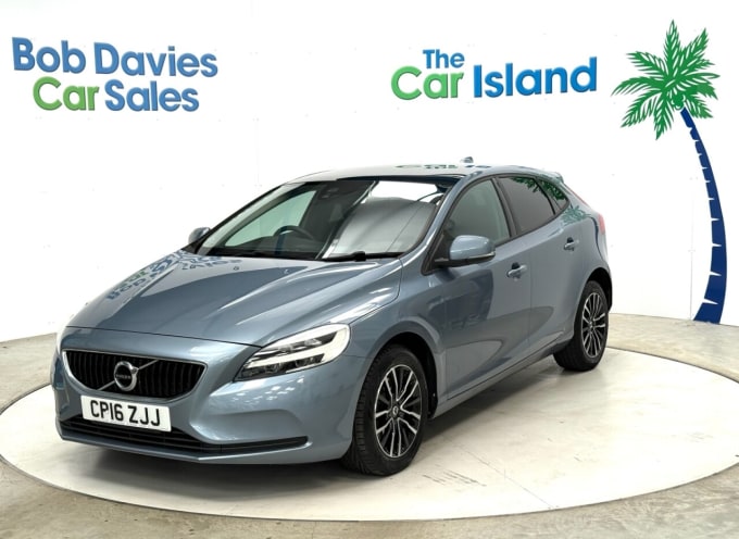 2025 Volvo V40