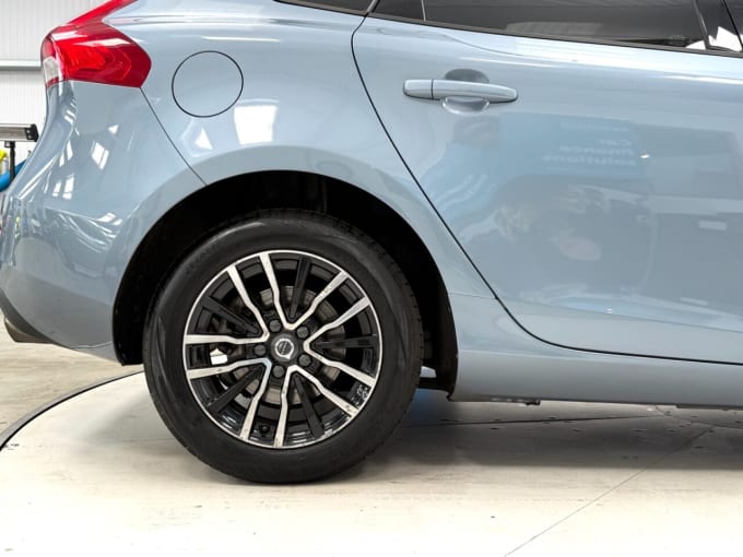 2025 Volvo V40