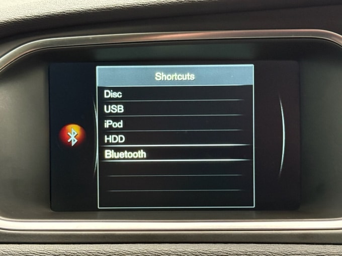 2025 Volvo V40