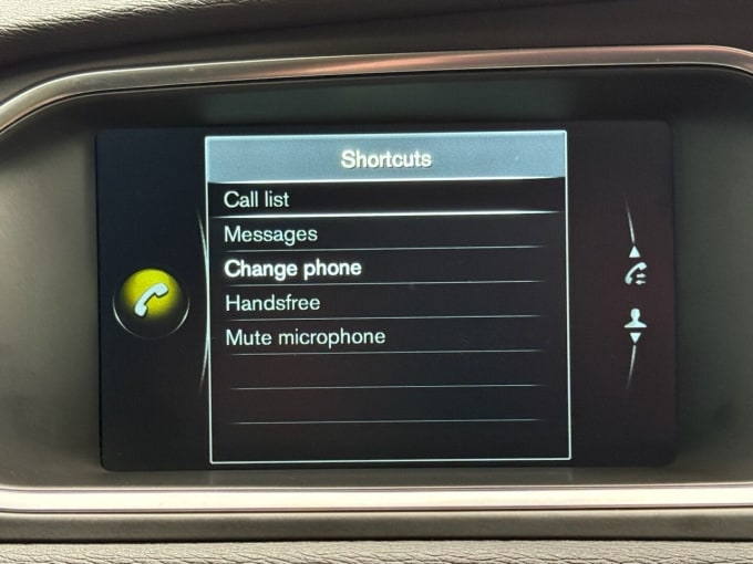 2025 Volvo V40