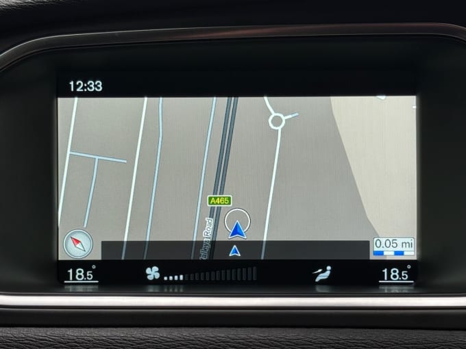 2025 Volvo V40