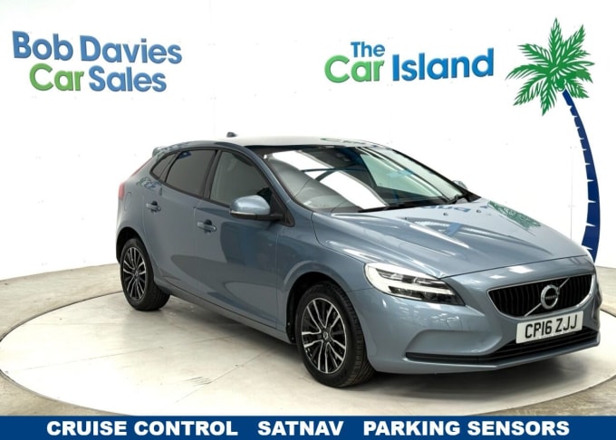 2025 Volvo V40
