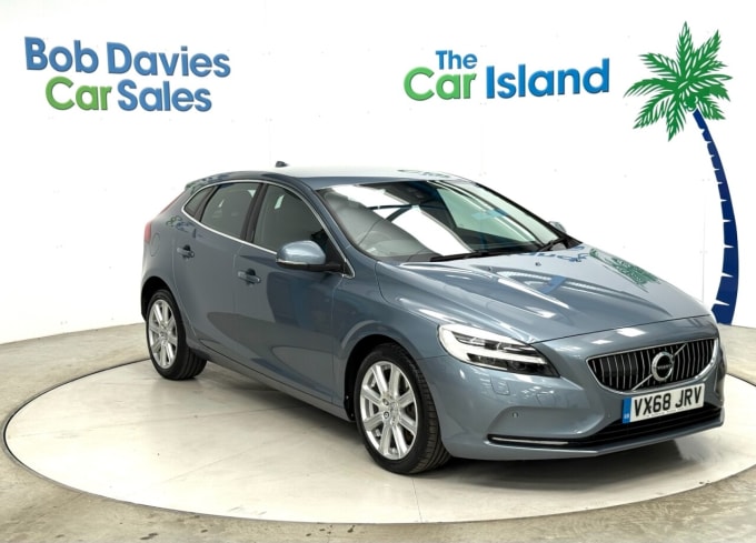 2025 Volvo V40
