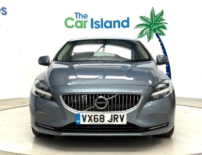 2025 Volvo V40