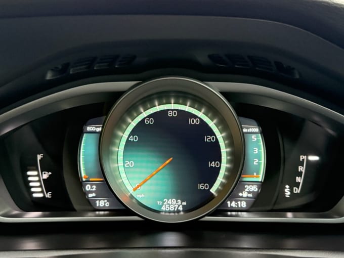2025 Volvo V40