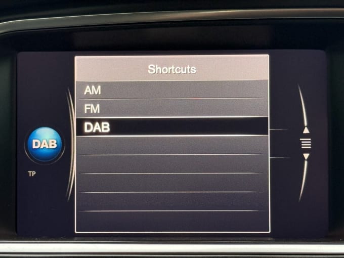 2025 Volvo V40