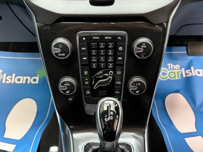 2025 Volvo V40