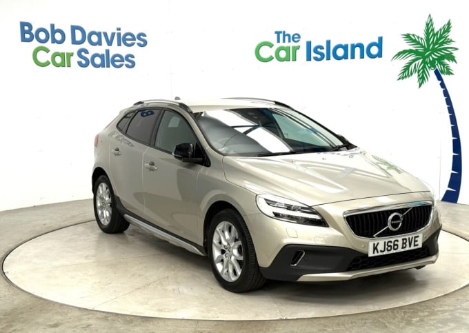 2025 Volvo V40 Cross Country