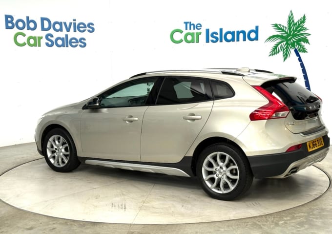2025 Volvo V40 Cross Country