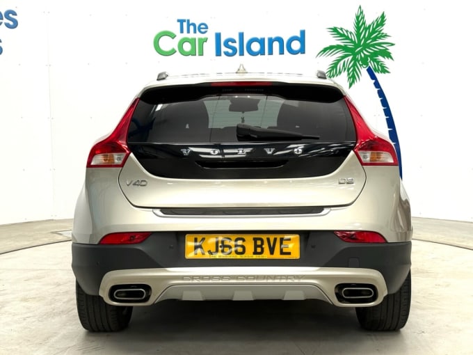 2025 Volvo V40 Cross Country