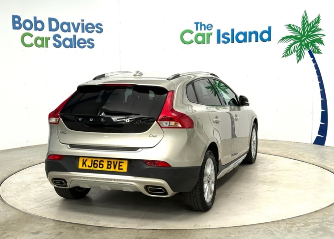 2025 Volvo V40 Cross Country