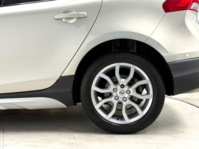 2025 Volvo V40 Cross Country