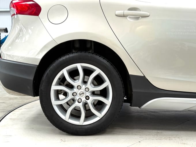 2025 Volvo V40 Cross Country