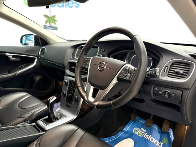 2025 Volvo V40 Cross Country
