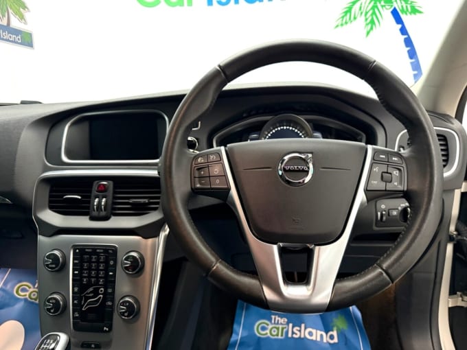 2025 Volvo V40 Cross Country