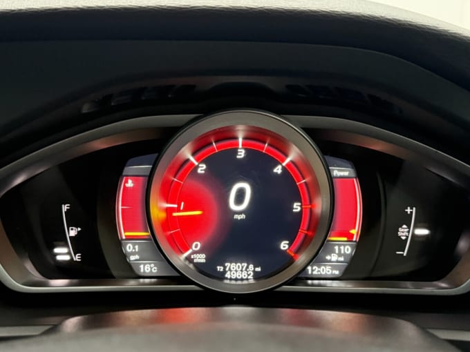 2025 Volvo V40 Cross Country