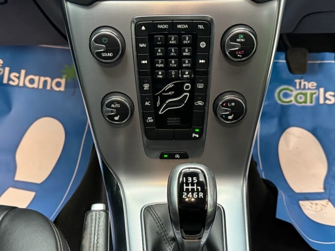 2025 Volvo V40 Cross Country