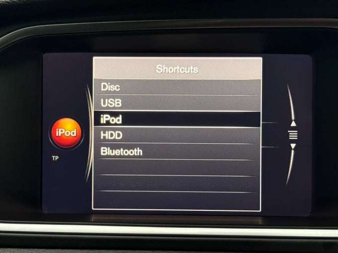 2025 Volvo V40 Cross Country